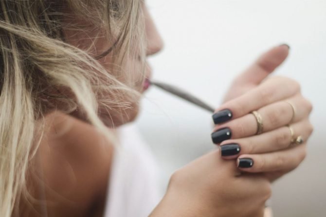 5 Reasons Why People Start Smoking Weed